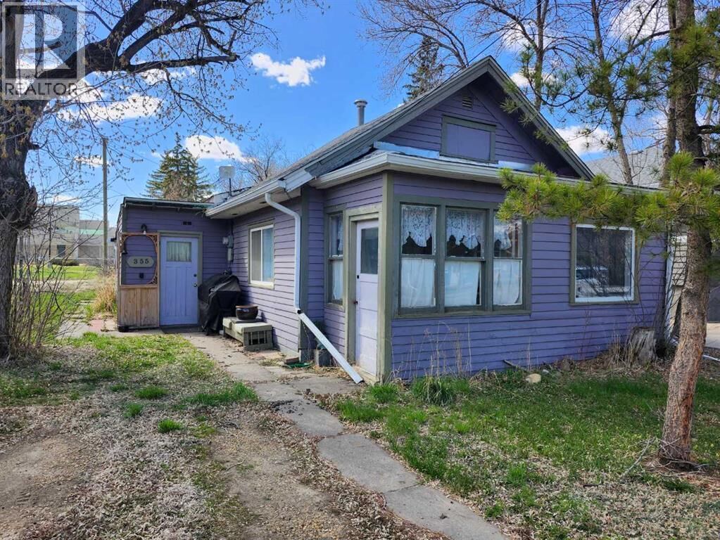 Property Photo:  355 4 Street West  AB T0J 0Y3 