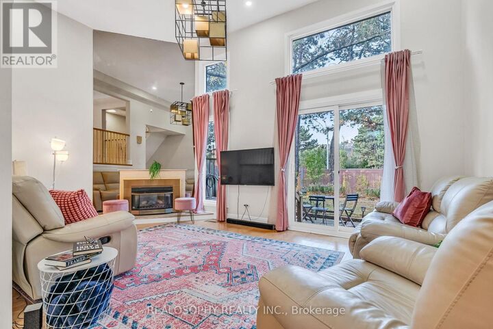 Property Photo:  4156 Fieldgate Drive 32  ON L4W 2N1 