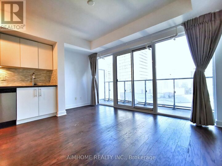 Property Photo:  58 Orchard View Boulevard 2006  ON M4R 0A2 