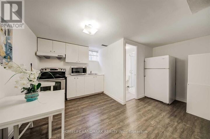 Property Photo:  2 Crayford Drive Lower  ON M1W 3B6 