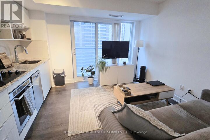 Property Photo:  7 Mabelle Avenue 803  ON M9A 4Y1 