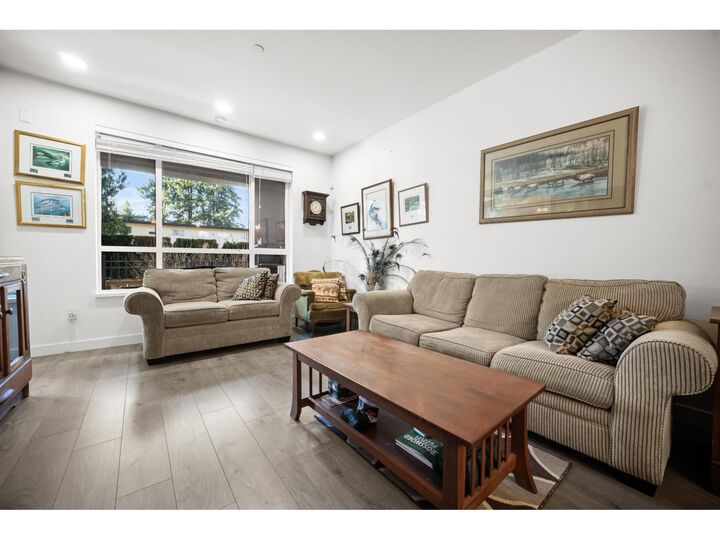 Property Photo:  33540 Mayfair Avenue 105  BC V2S 0J3 