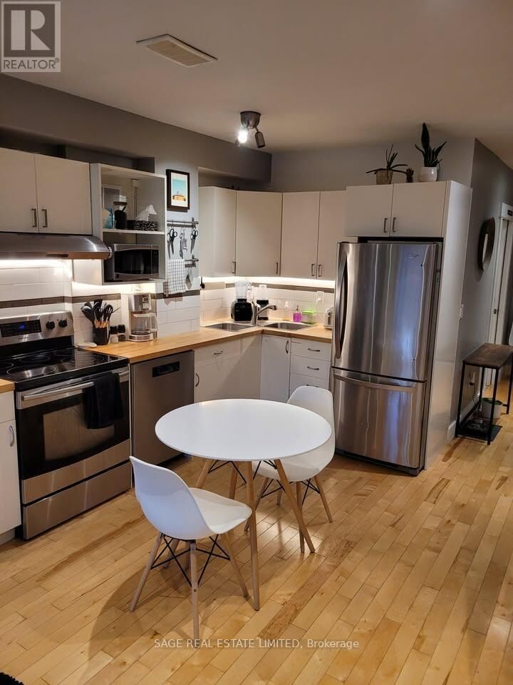 Property Photo:  108 Pearson Avenue Upper  ON M6R 1G5 