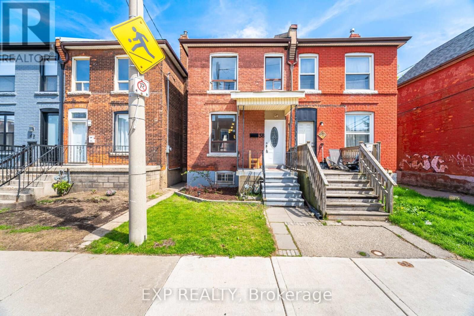 Property Photo:  38 Madison Avenue  ON L8L 5Y4 