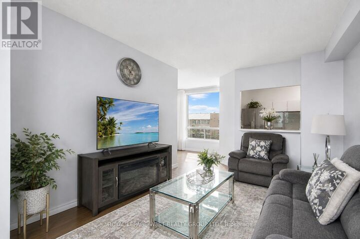 Property Photo:  326 Major Mackenzie Drive East 805  ON L4C 8T4 