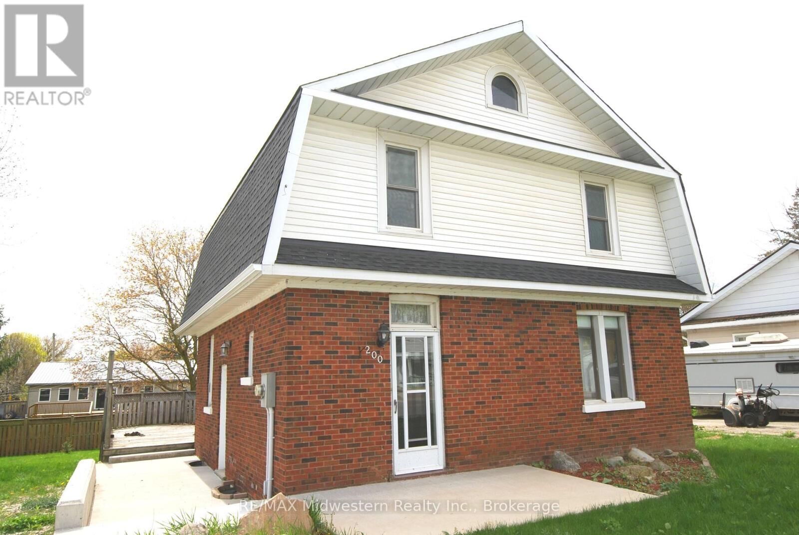 Property Photo:  200 Elora Street South  ON N0G 1Z0 