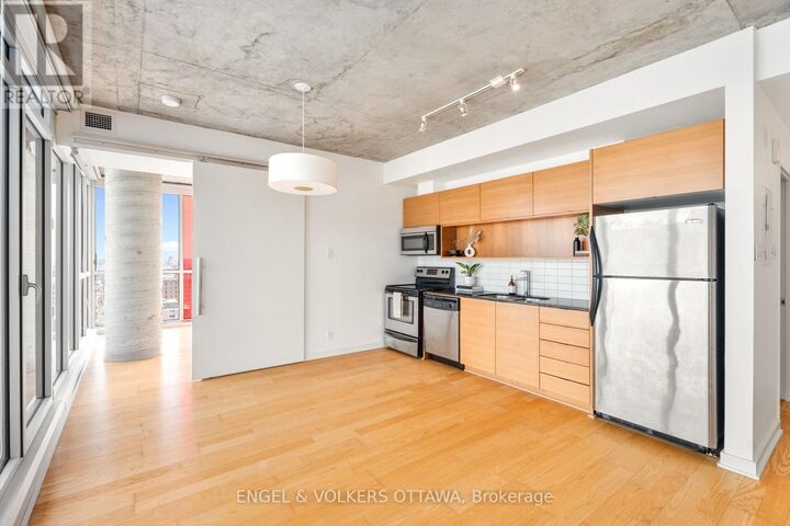 Property Photo:  324 Laurier Avenue West 1610  ON K1P 0A4 