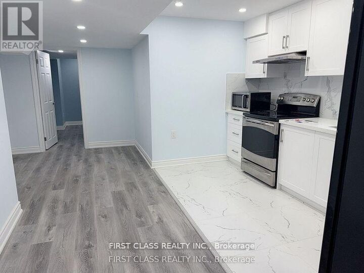 Property Photo:  44 Whippletree Drive  ON L9N 0X1 