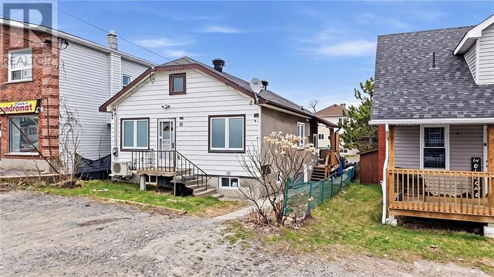 Property Photo:  16 Clemow Avenue  ON P3C 3H1 