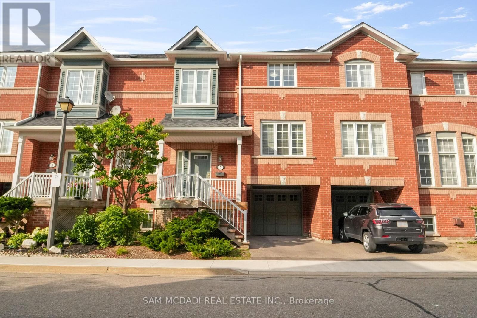 Property Photo:  5031 East Mill Road 5  ON L5V 2M5 