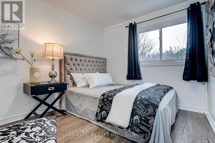 Property Photo:  212 Milan Street Unit 2  ON M5A 3Z6 