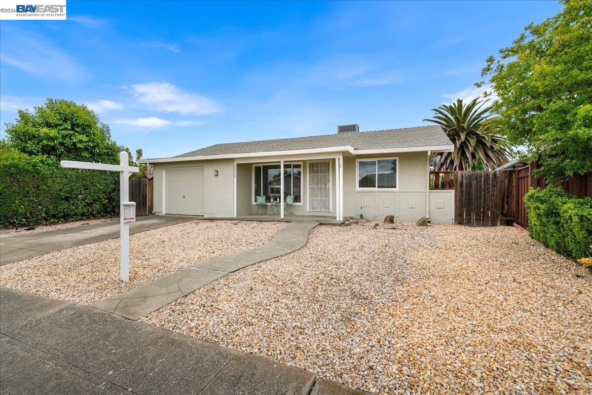 Property Photo:  1572 Hollyhock St  CA 94551 