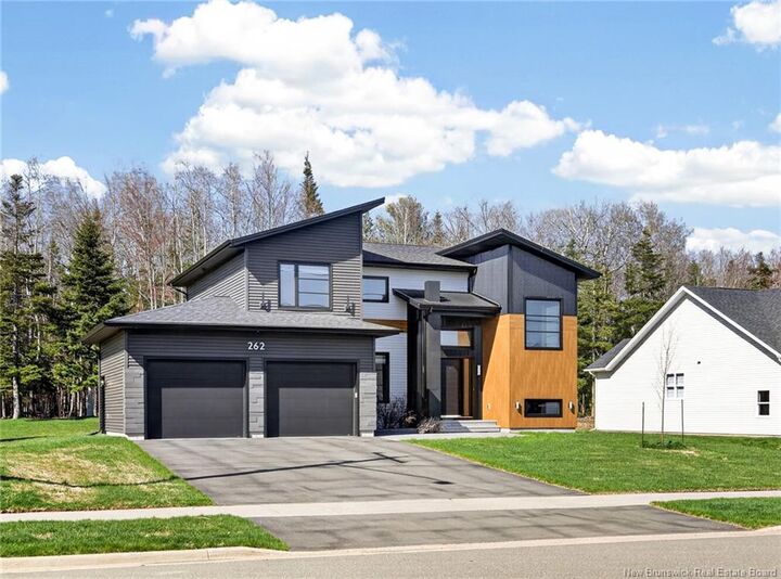 262 Yvonne — photo 1