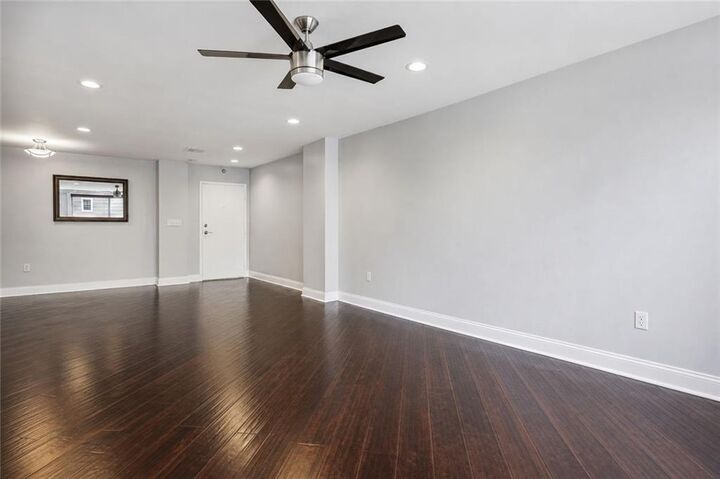 Property Photo:  