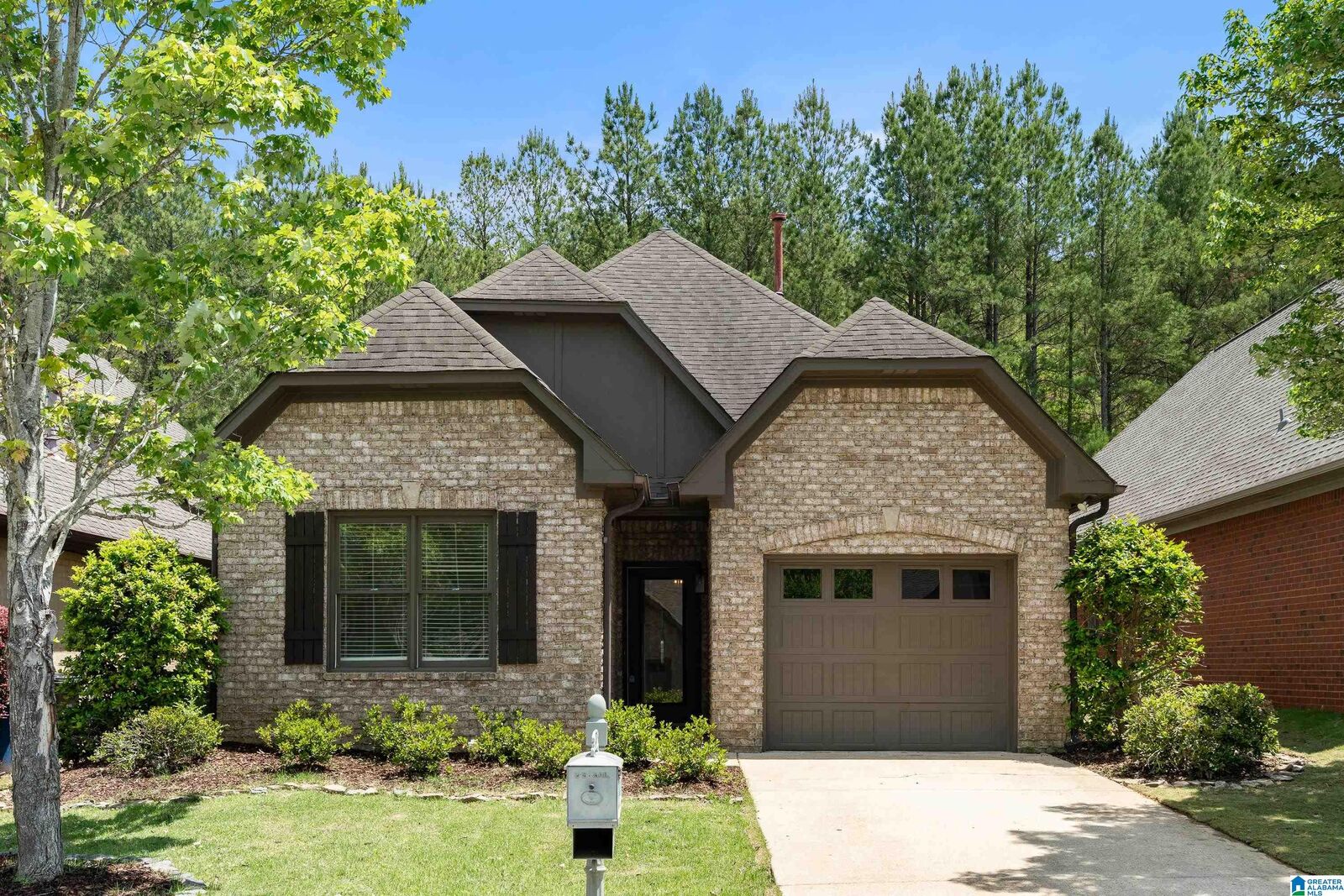 Property Photo: 5684 Park Side Road AL 35244