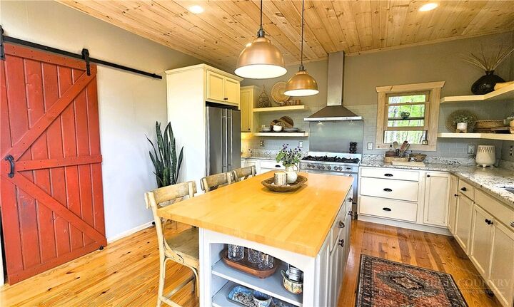 Property Photo: 692 Great Sky Drive NC 28684