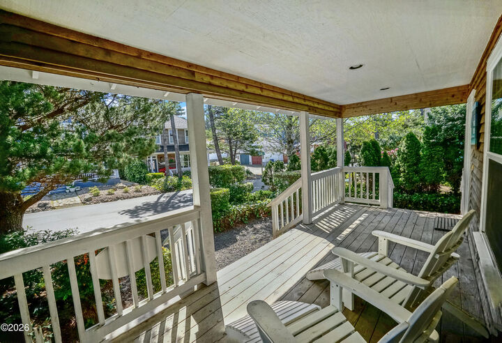 Property Photo: 265 Bunchberry Way OR 97341