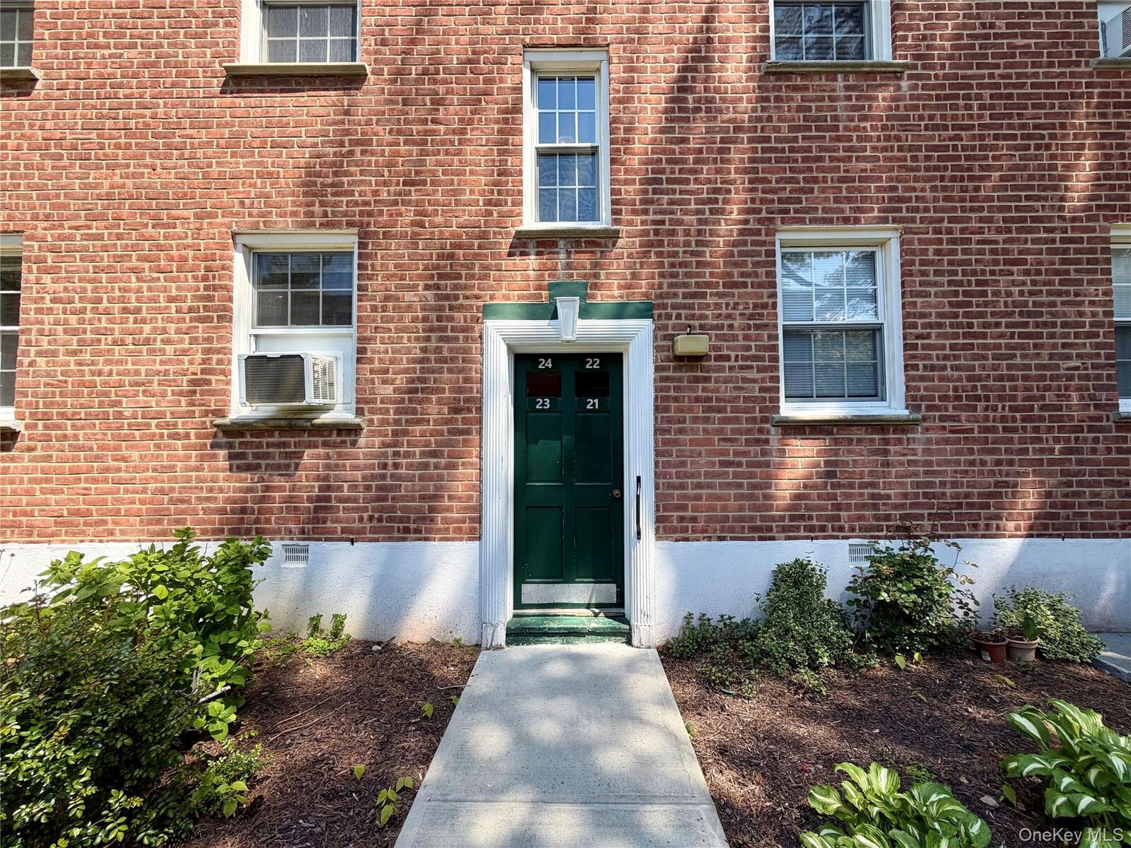 Property Photo:  182 Pinewood Road 24  NY 10530 