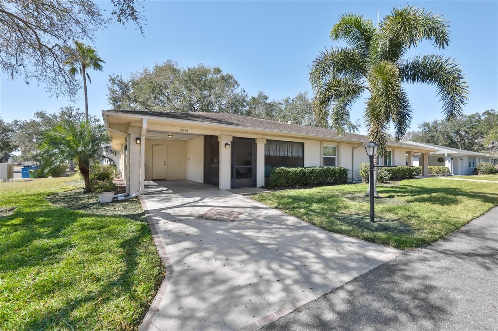Property Photo: 2035 Hampstead Circle FL 33573