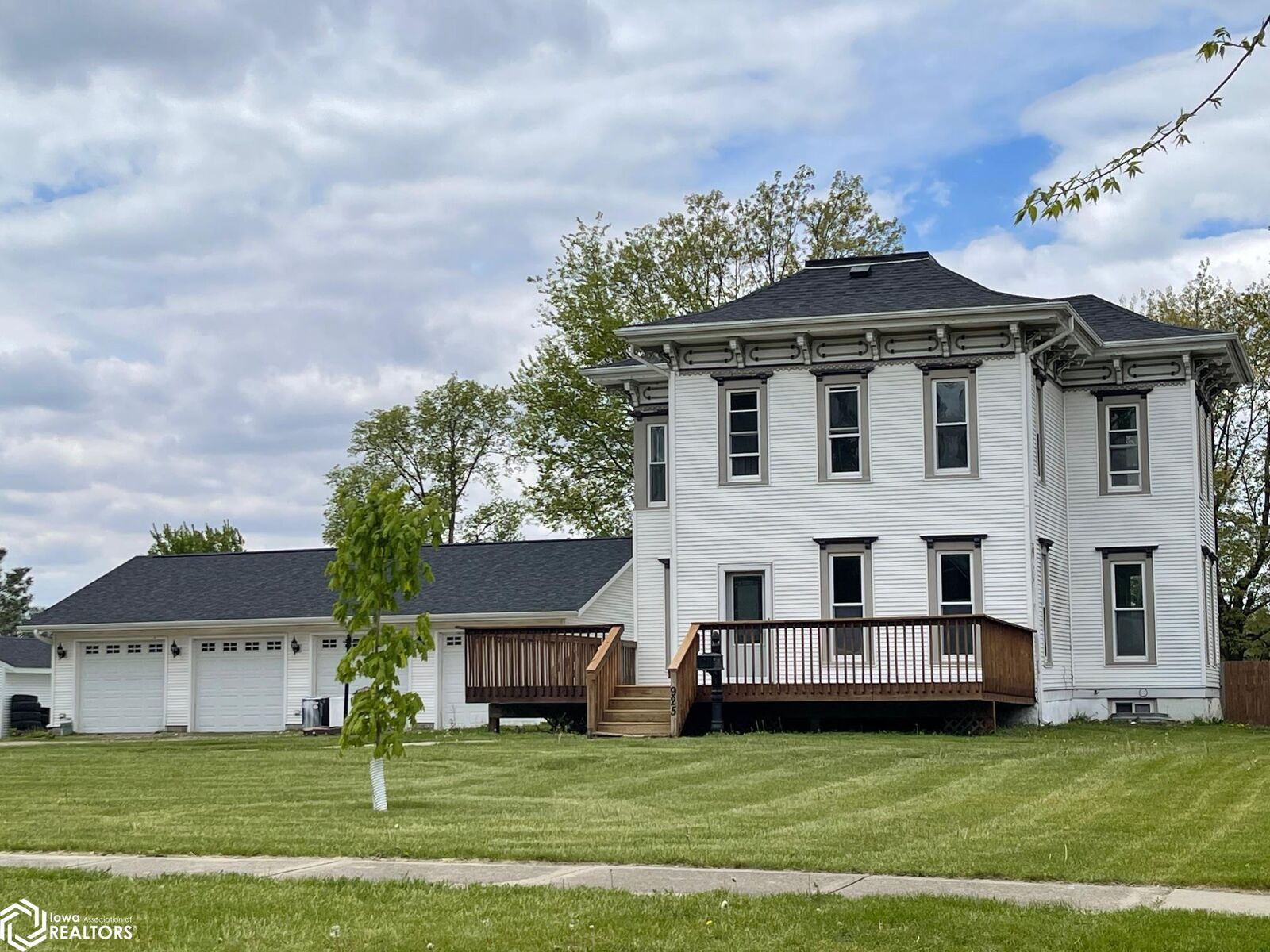 Property Photo:  925 Reed Street  IA 50112 