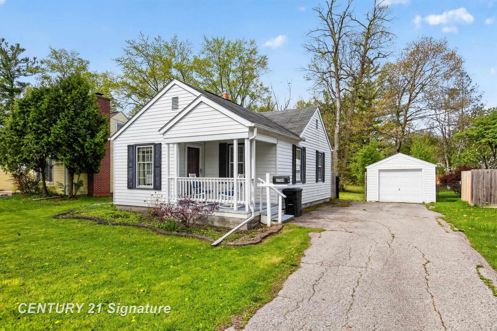 Property Photo:  2709 Jefferson Avenue  MI 48640 