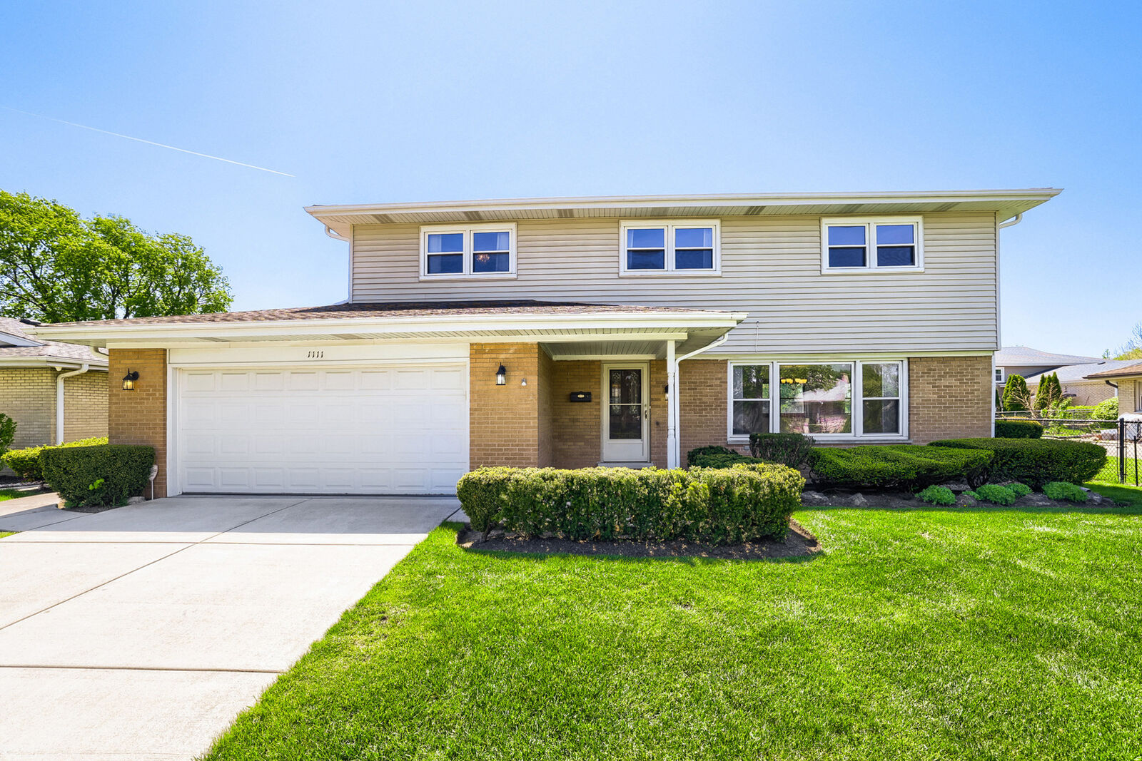 Property Photo:  1111 W Ash Drive  IL 60056 
