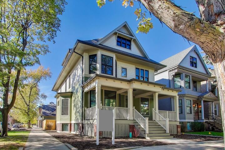 Property Photo: 3902 N Hamilton Avenue IL 60618