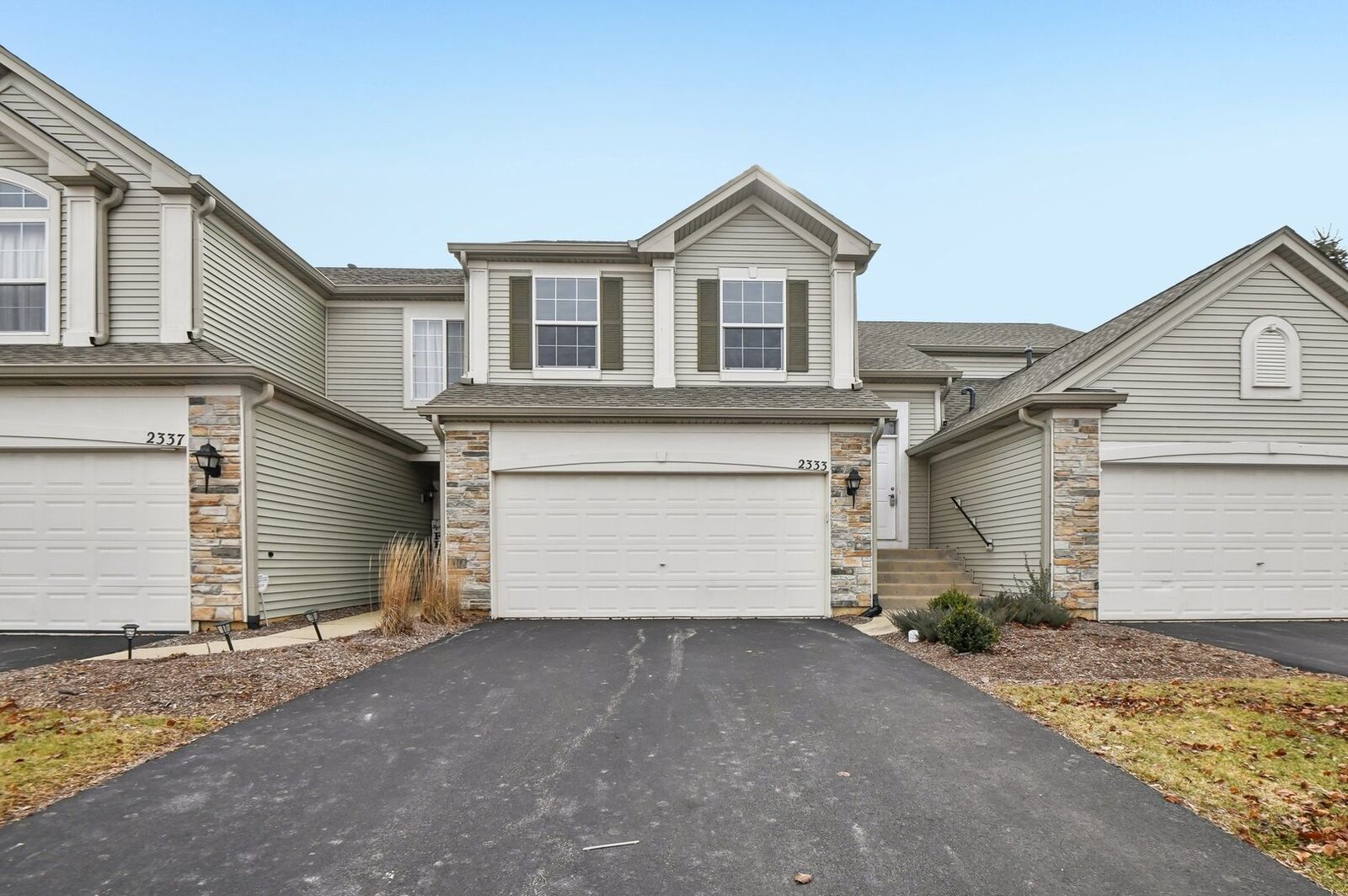 Property Photo:  2333 Summerlin Drive 2333  IL 60503 