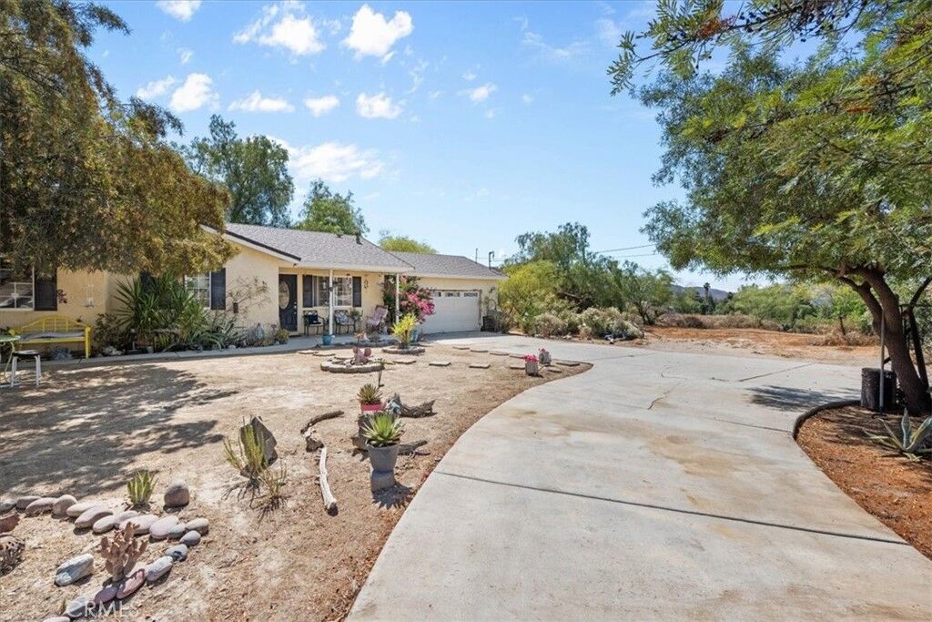 Property Photo:  23780 Conejo  CA 92587 