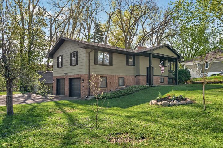 Property Photo:  2722 Vale Crest Road  MN 55422 
