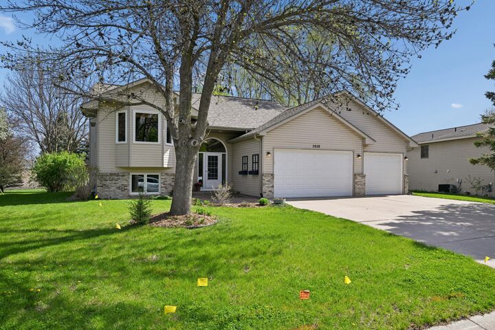 Property Photo:  2028 Meadow Street  MN 55322 