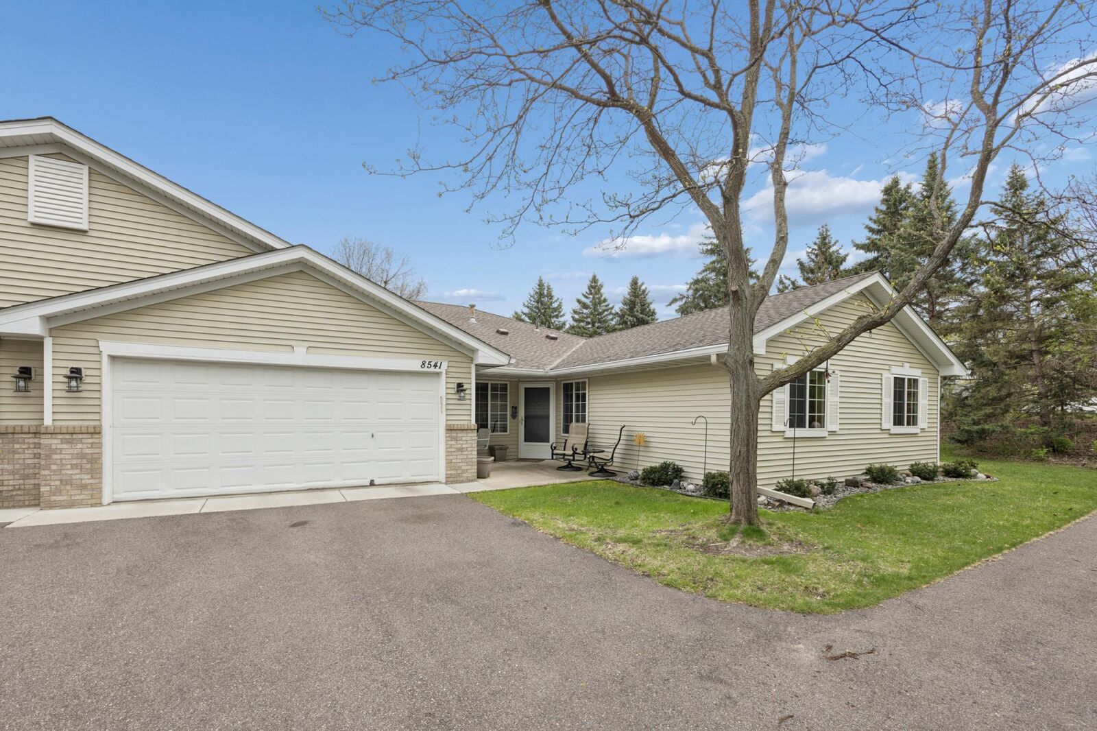 Property Photo:  8541 Stratford Lane  MN 55443 