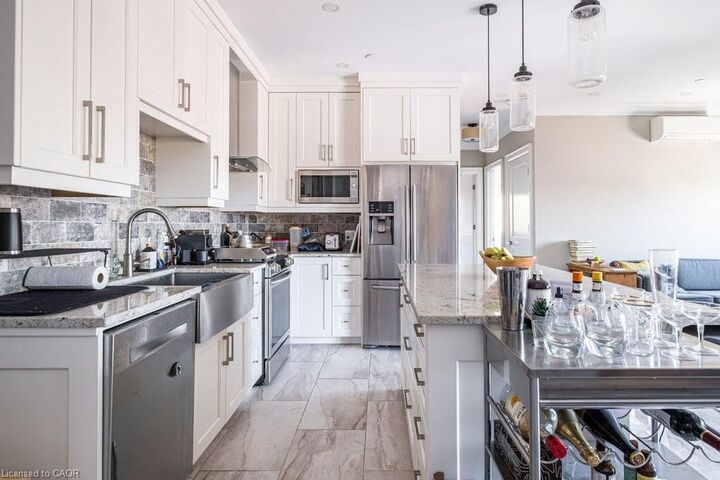 Property Photo:  208 Bold Street 404  ON L8P 1V6 