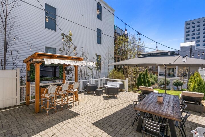 Property Photo:  413 E 7th St 1  MA 02127 