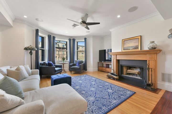 Property Photo:  249 Beacon St Ph  MA 02116 