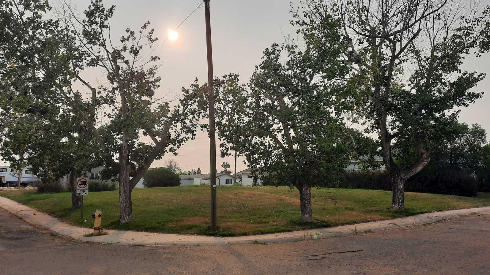 Property Photo: 114 Railway Avenue S AB T0J 2B0