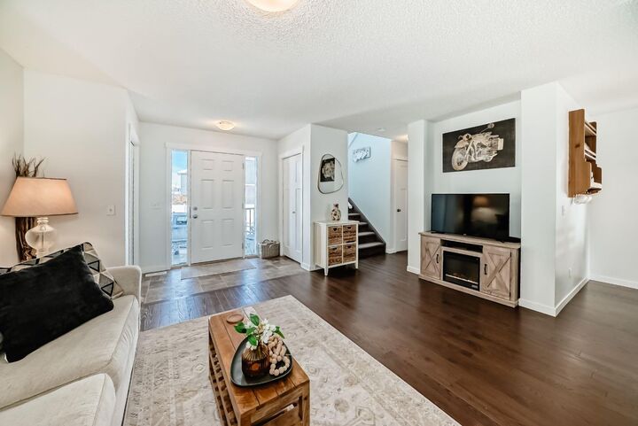 Property Photo:  304 Willow Street  AB T4C 0Y9 