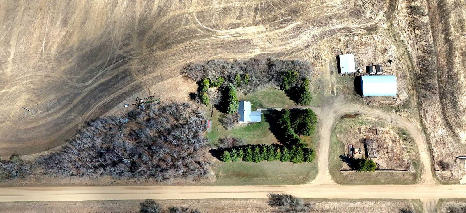 Property Photo:  42445 Rge Rd 221  AB T0B 0H0 