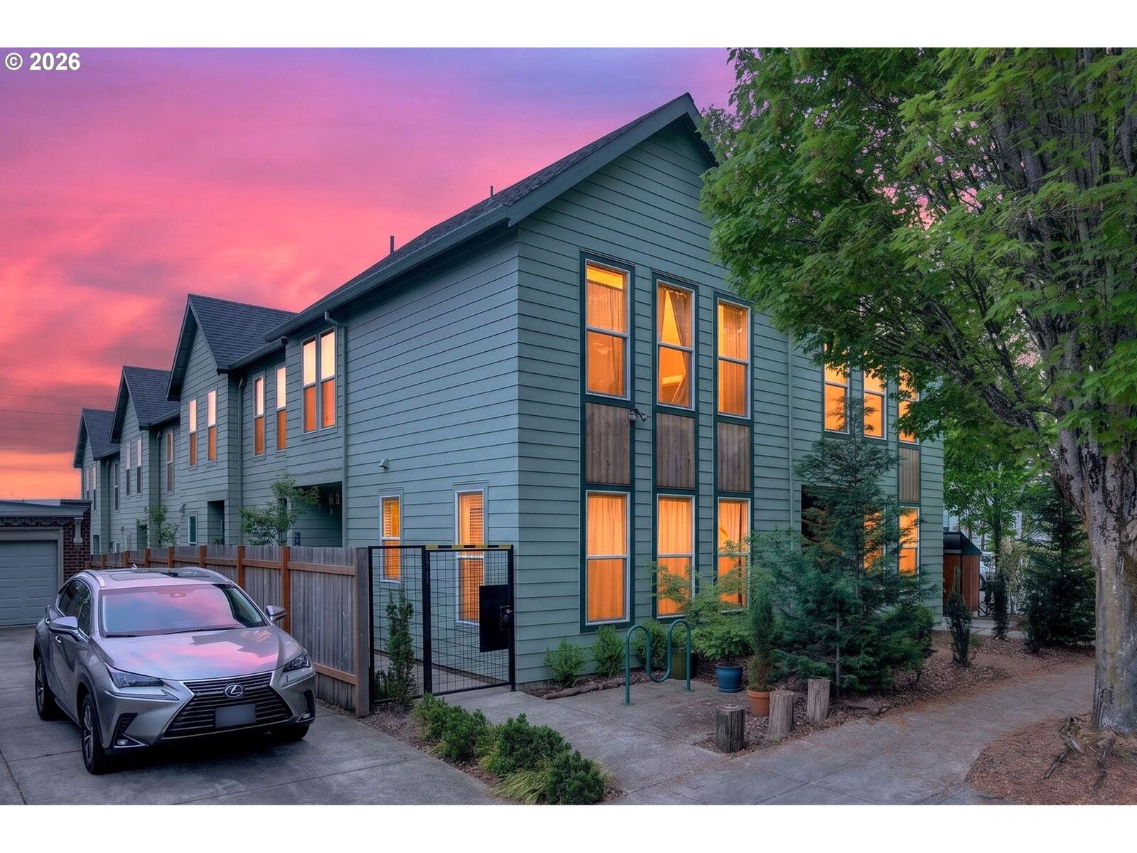 Property Photo:  5322 SE Milwaukie Ave  OR 97202 