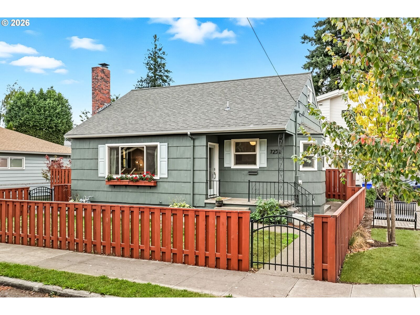 Property Photo:  7232 SE Steele St  OR 97206 