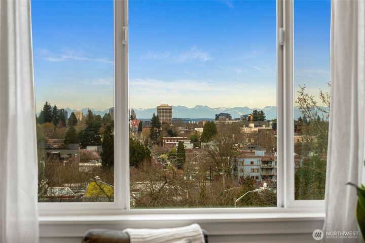 Property Photo:  908 N 46th Street F  WA 98103 