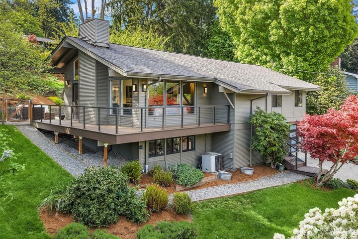 Property Photo:  7231  91st Place SE  WA 98040 