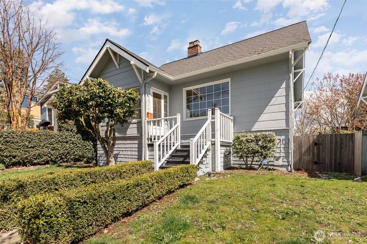 Property Photo:  4814  36th Avenue NE  WA 98105 