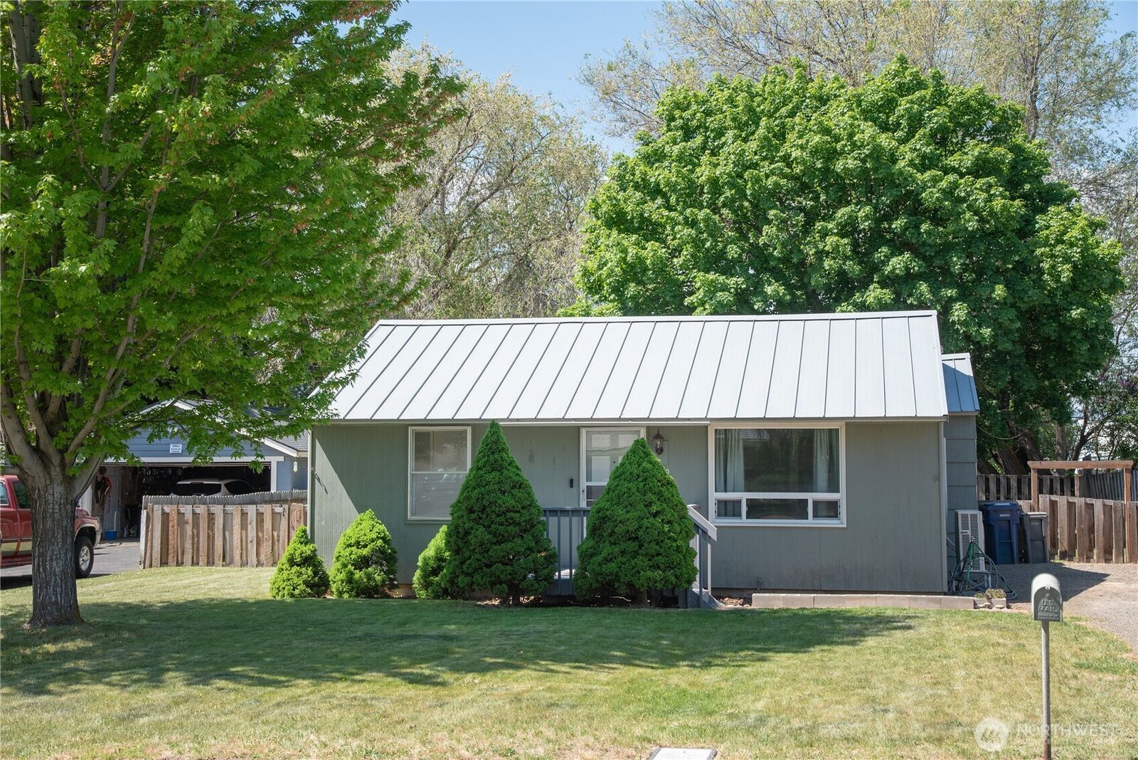 Property Photo:  709 S Maple  WA 98926 