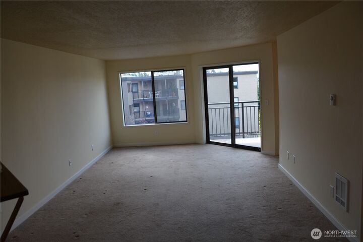 Property Photo:  1070  5th Avenue S 307  WA 98020 