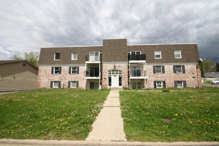 Property Photo: 3050 Jacqueline Dr #1 IL 61109