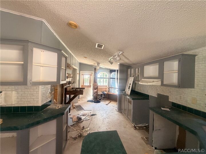 Property Photo: 6810 W Pershing Drive FL 34448