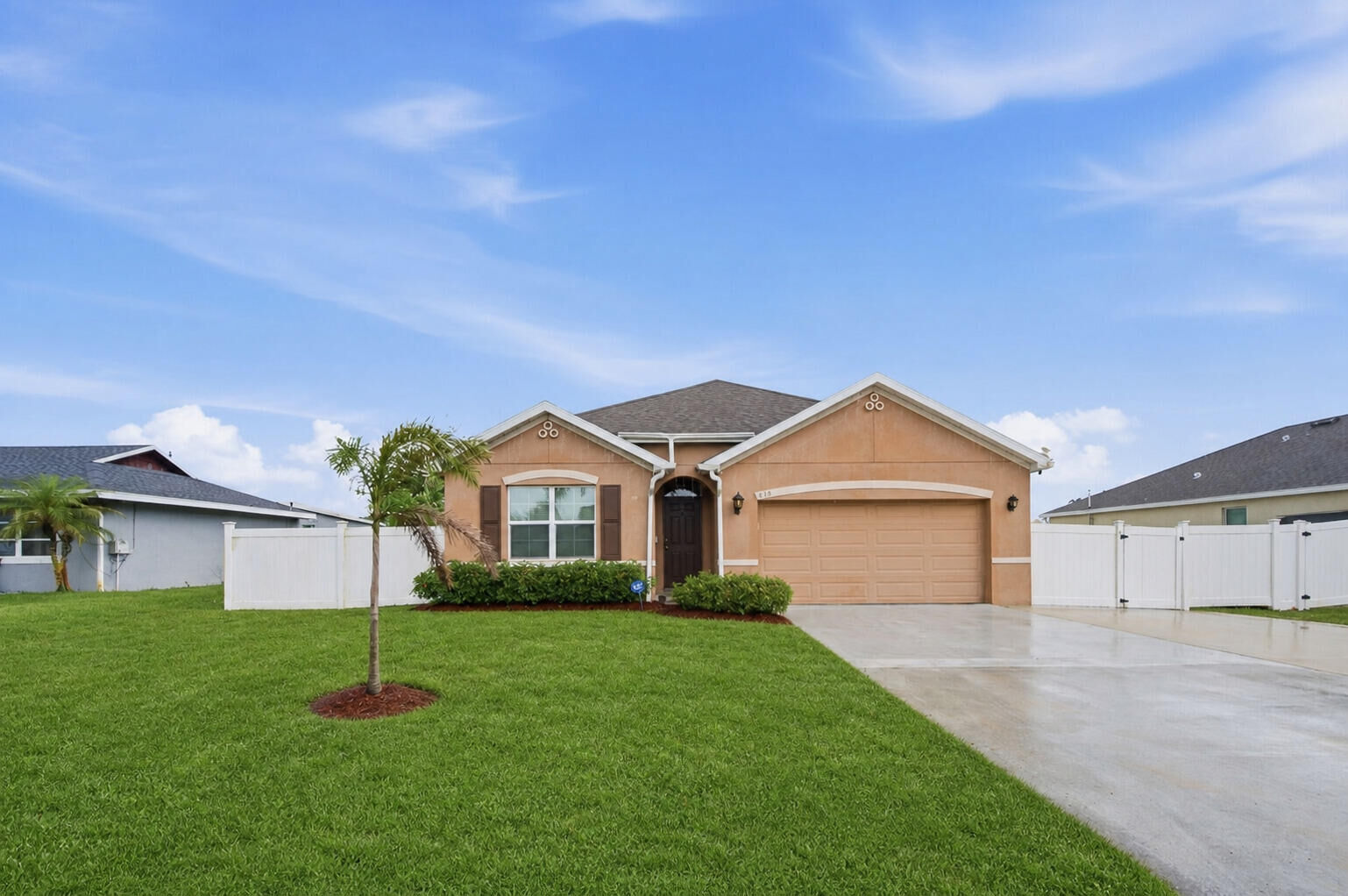 Property Photo: 428 SE Fairchild Avenue FL 34984