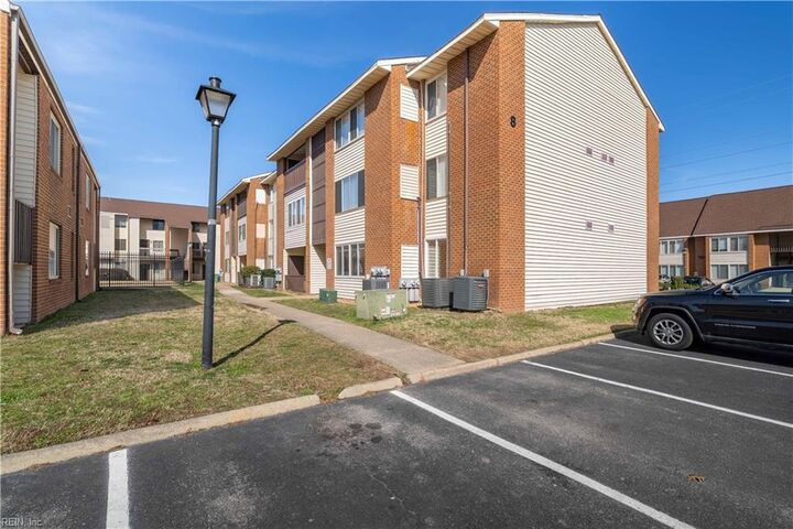Property Photo:  224 Pacific Dr 8  VA 23666 
