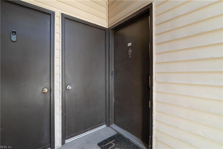 Property Photo:  224 Pacific Dr 8  VA 23666 